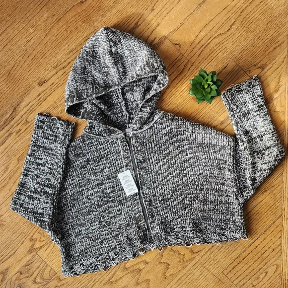 NWT Urban Outfitters Cropped Sweater - Picture 1 of 7